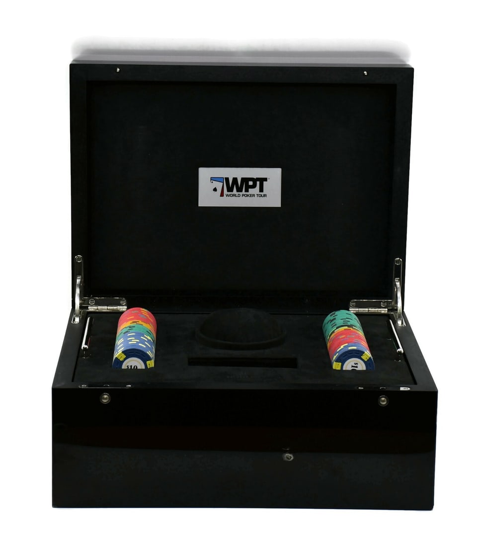 Hublot WPT Limited Edition Single Presentation Box 14X10X6 INCHES: Hublot WPT Limited Edition Single Presentation Box 14X10X6 INCHES Pre-owned Hublot WPT limited edition presentation box. This single watch box is an authentic Hublot piece and was made in Switzerland.