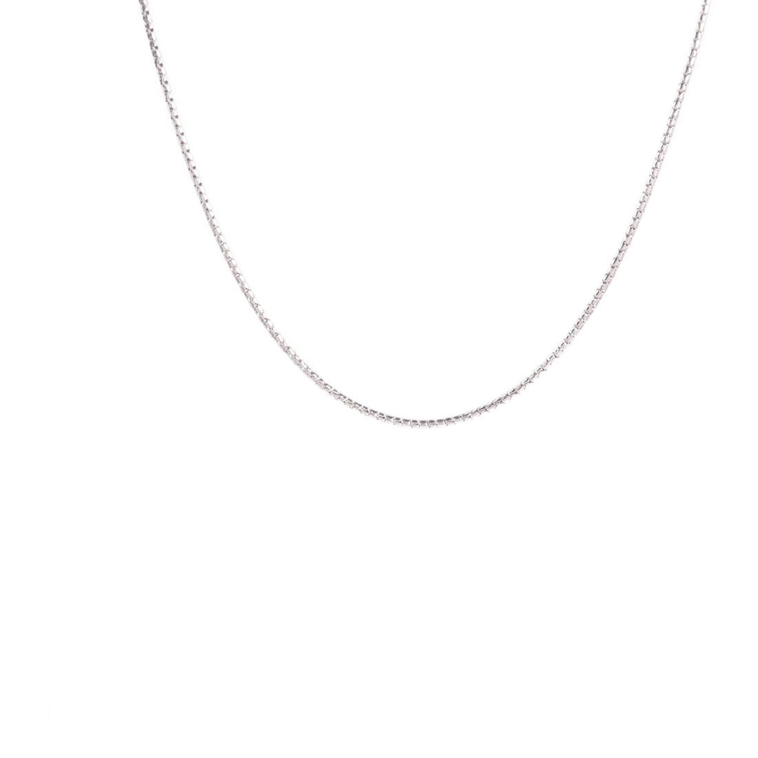 18K White Gold Necklace 42cm Unisex 4.3g: 18K White Gold Necklace 42cm Unisex 4.3g An 18K white gold necklace with a clean, versatile design and no main stone. This unisex piece is presented in very good condition and comes without accessorie