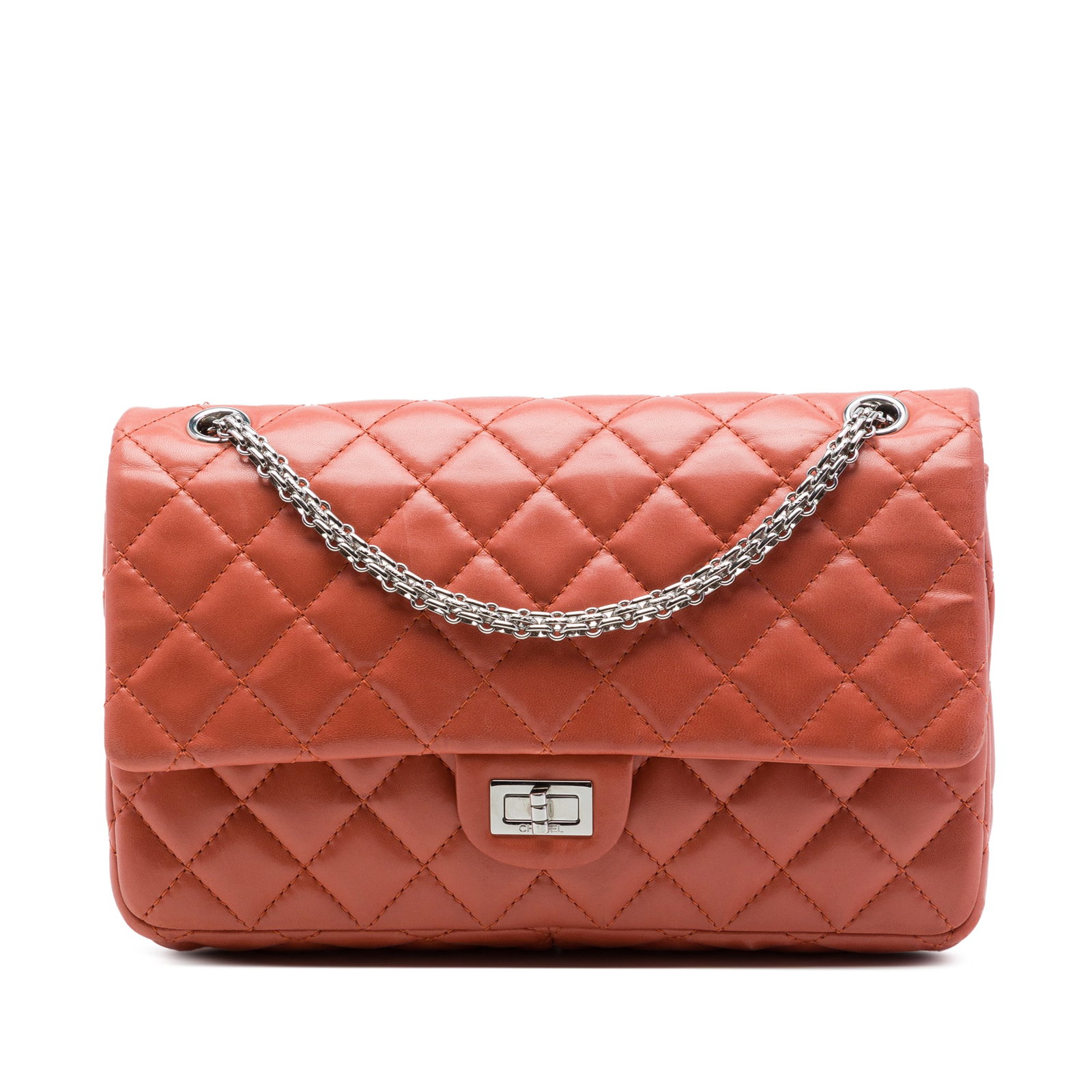 Chanel Reissue 2.55 226 quilted lambskin shoulder bag orange: Chanel Reissue 2.55 226 quilted lambskin shoulder bag orange A Chanel Reissue 2.55 Double Flap 226 shoulder bag in orange quilted lambskin leather. This bag features chain link shoulder straps, double