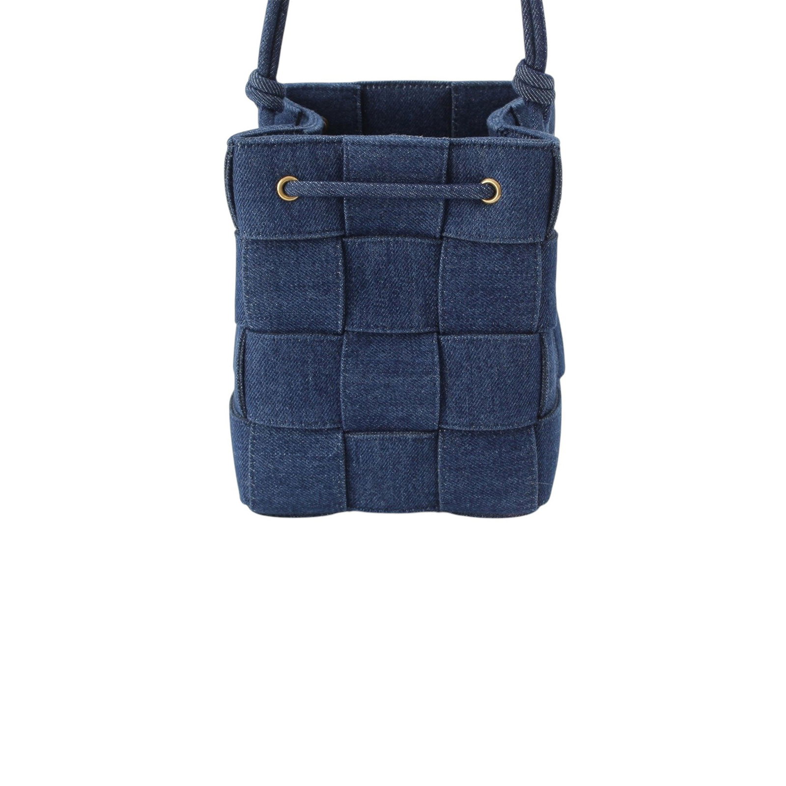 Bottega Veneta Maxi Intrecciato Cassette Small Denim Bucket Bag: Bottega Veneta Maxi Intrecciato Cassette Small Denim Bucket Bag A Bottega Veneta Small Denim Maxi Intrecciato Cassette Bucket Bag in blue fabric. This bucket-style bag features a woven denim body, a d
