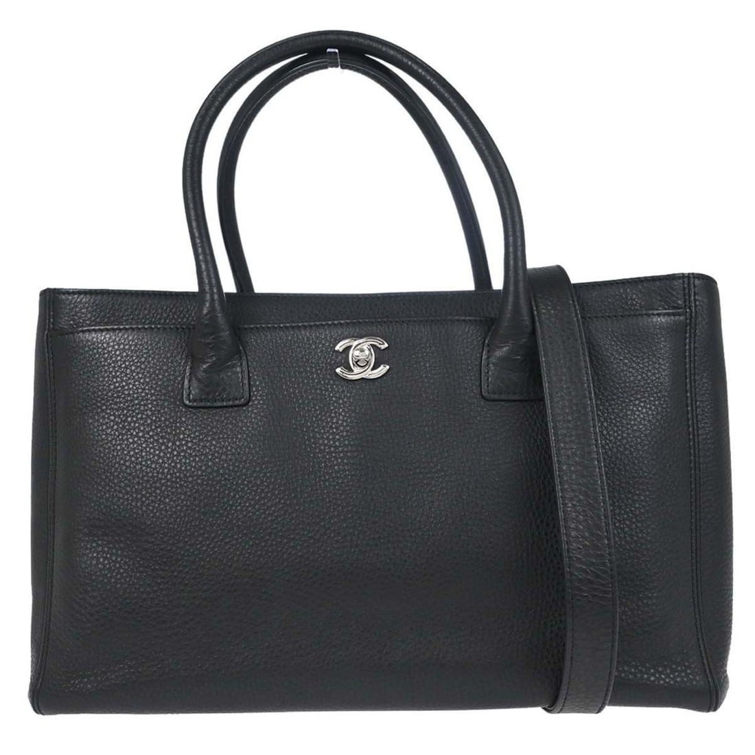 CHANEL Cerf Executive 2way black deerskin tote bag: CHANEL Cerf Executive 2way black deerskin tote bag Chanel Executive Cerf 2-way tote bag in black deerskin with double handles, a turn-lock closure, and a removable shoulder strap. This medium tote fea