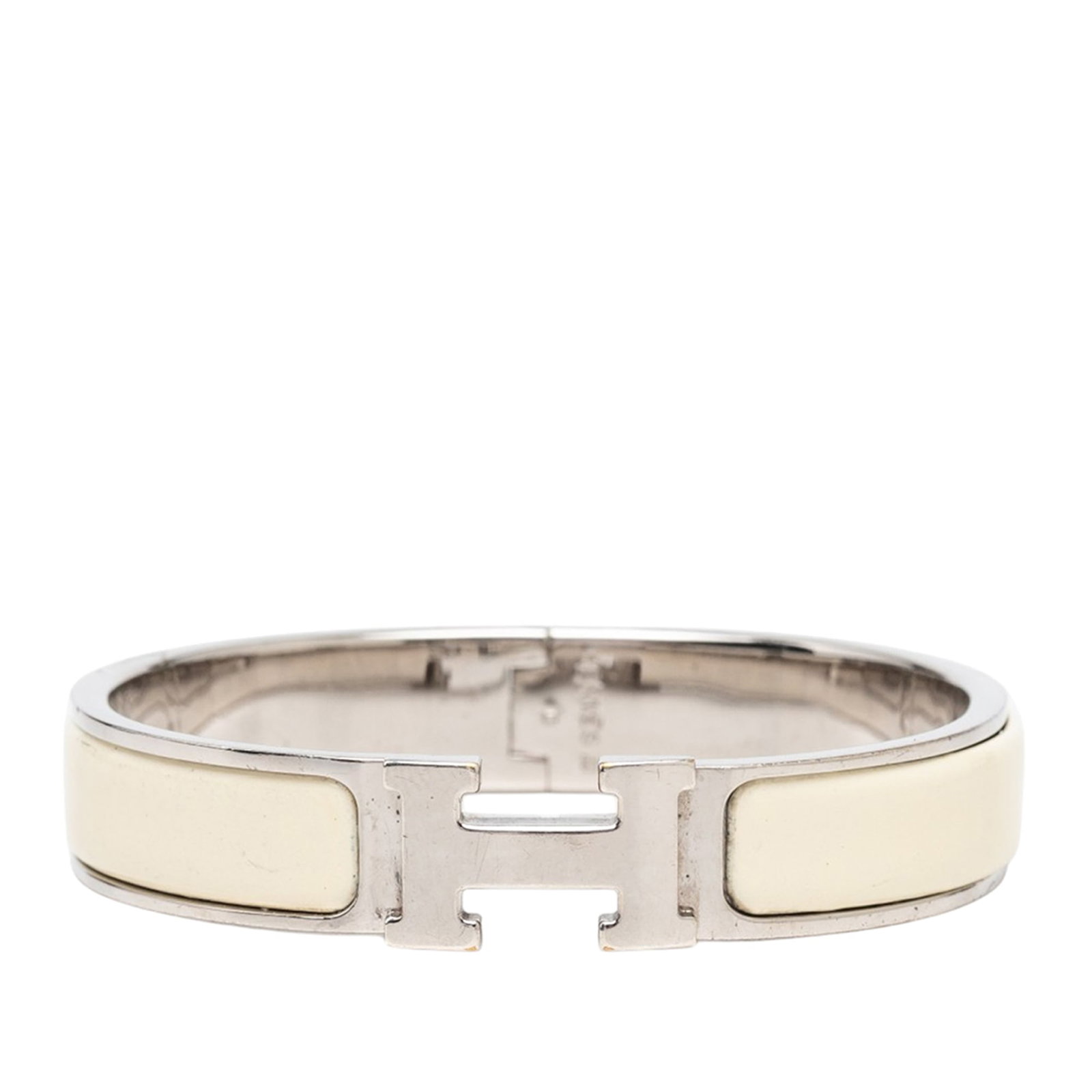 Hermes Clic Clac H PM Narrow Enamel Bracelet White: Hermes Clic Clac H PM Narrow Enamel Bracelet White Hermes Narrow Enamel Clic Clac H Bracelet PM with an enamel body, palladium-plated metal trim, and a metal clasp closure. Finished in white, this cos