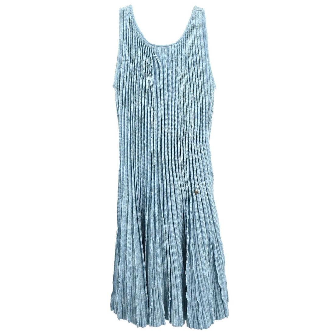 CHANEL P45371K04831 sleeveless V neck dress light blue size 36: CHANEL P45371K04831 sleeveless V neck dress light blue size 36 Vintage Chanel sleeveless knit dress in light blue with a V-neck, knee-length silhouette, and zip closure. This women's regular-fit one-p
