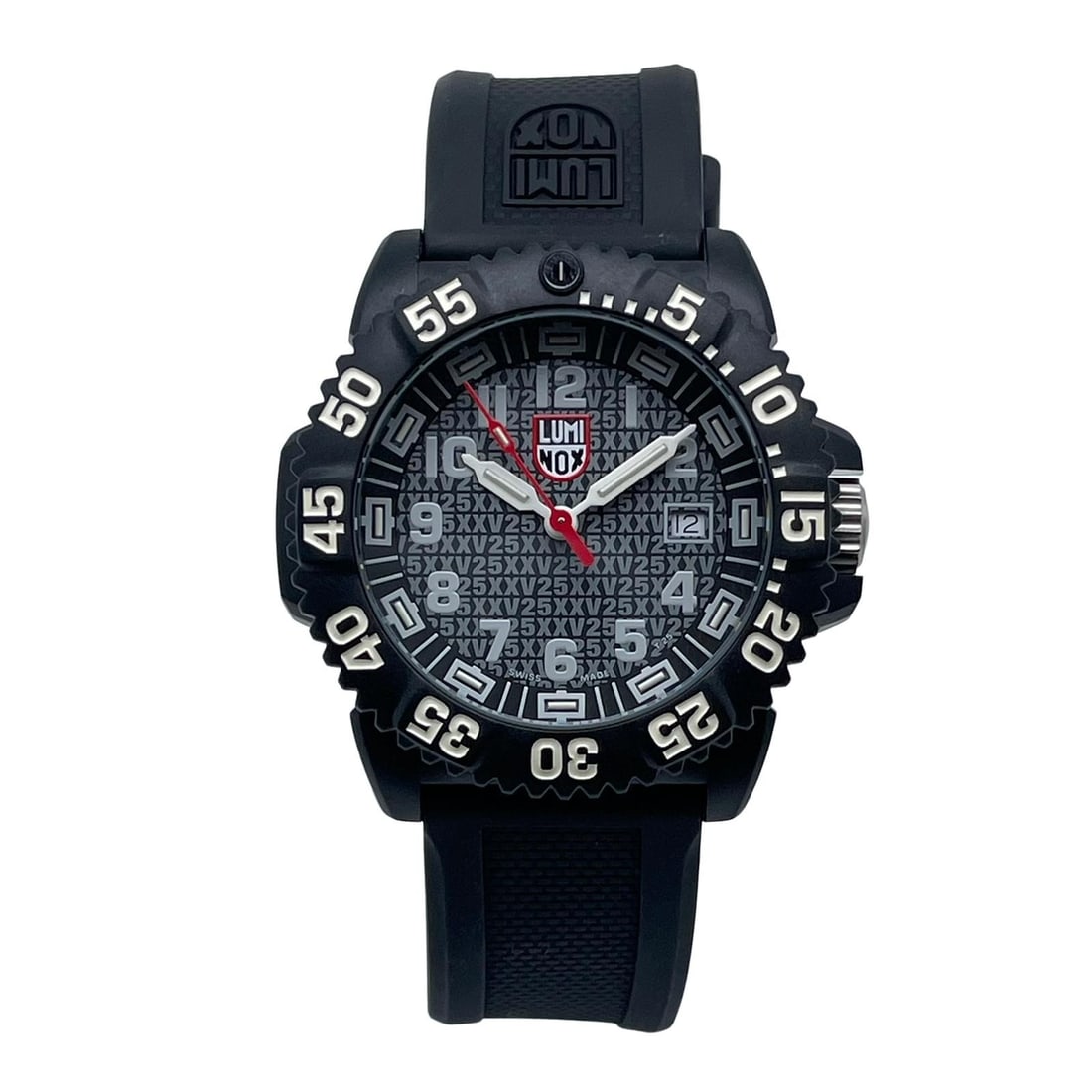 Luminox Navy SEAL Colormark men's quartz wristwatch black dial 44mm: Luminox Navy SEAL Colormark men's quartz wristwatch black dial 44mm Pre-owned Luminox Navy SEAL Colormark men's quartz wristwatch with a black dial and analog display. This casual watch features a uni