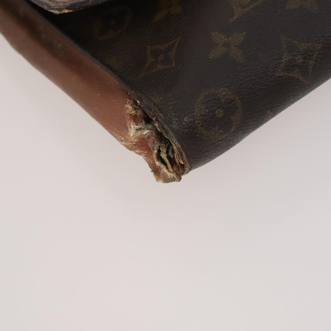 Set of 7 Louis Vuitton Monogram Canvas Womens Pouches: Set of 7 Louis Vuitton Monogram Canvas Womens Pouches Set of 7 Louis Vuitton monogram pouches made in France. This bundle includes only the items shown; item box and dust bag are not included. The pou