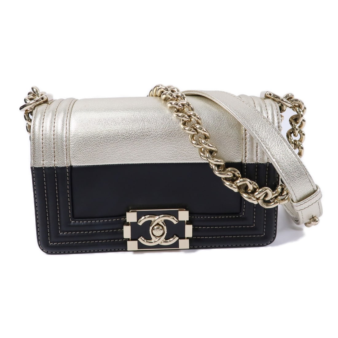 CHANEL Boy 20 A67085 calfskin shoulder bag black silver: CHANEL Boy 20 A67085 calfskin shoulder bag black silver CHANEL Boy 20 chain shoulder bag in black calfskin (cowhide) with silver-tone accents. It features a shoulder strap length of 68-113 cm and one 