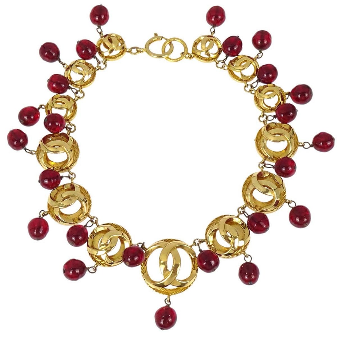 Chanel Gripoix Logo Pendant Necklace Gold Tone Burgundy: Chanel Gripoix Logo Pendant Necklace Gold Tone Burgundy Chanel medallion choker necklace featuring a burgundy Gripoix-style accent and logo pendant design. Made in France, this gold-tone necklace has 