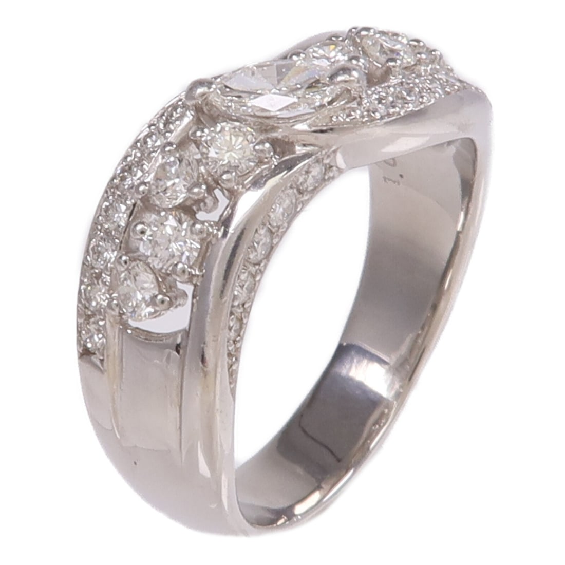 Pt900 Platinum Diamond Ring Women's Size 9.25: Pt900 Platinum Diamond Ring Women's Size 9.25 A women's diamond ring crafted in Pt900 platinum with a clear appearance. The ring features a diamond main stone and is sized at US 9.25. It has a ring wi
