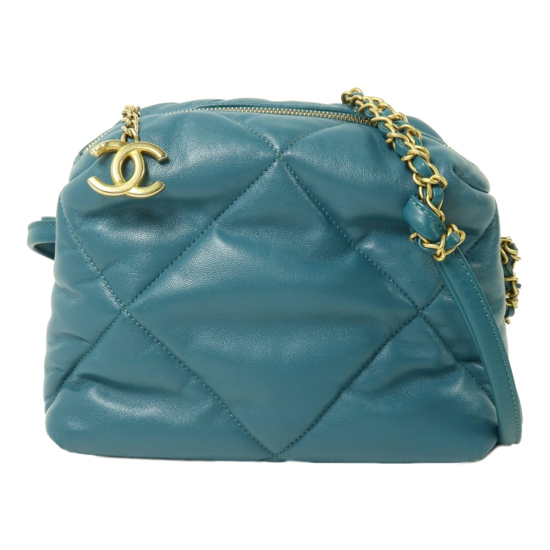 CHANEL CC Lambskin Shoulder Bag Green Chain Gold Tone: CHANEL CC Lambskin Shoulder Bag Green Chain Gold Tone Chanel CC chain shoulder bag in green lambskin leather with a shoulder strap and an interior open pocket. Includes hologram sticker and guarantee 