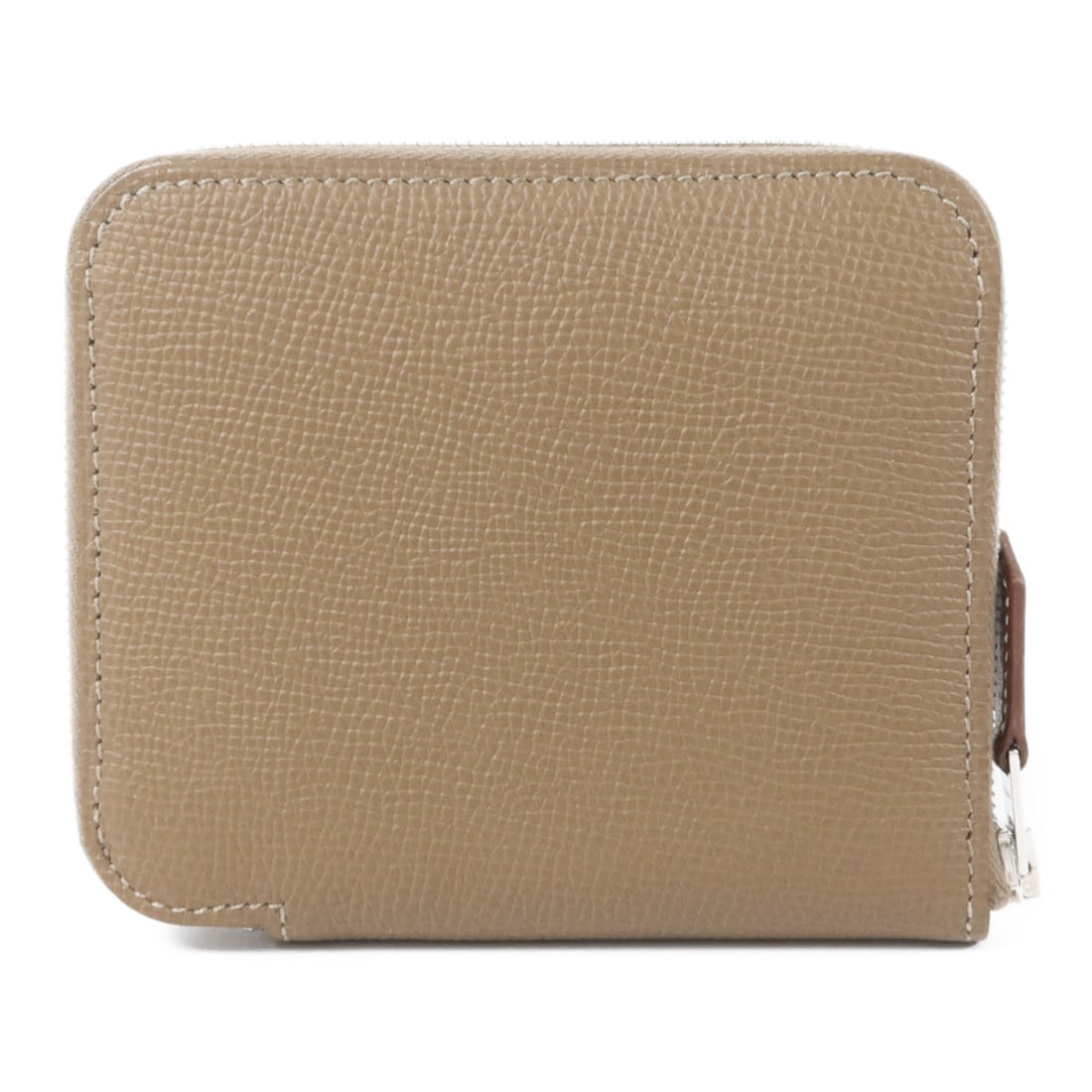 Hermes Silk In Compact Wallet Epsom Calfskin Etoupe PHW: Hermes Silk In Compact Wallet Epsom Calfskin Etoupe PHW Compact round wallet crafted in Epsom leather and calfskin in Etoupe gray. This women's wallet features a silk-in design with palladium-tone har