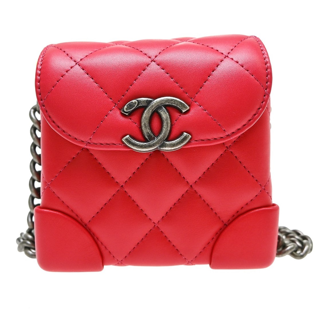 Chanel Trendy CC So Black chain clutch red leather: Chanel Trendy CC So Black chain clutch red leather Chanel So Black Trendy CC Clutch with Chain in red leather. This women's bag is in very good overall condition, with an exterior in excellent conditi