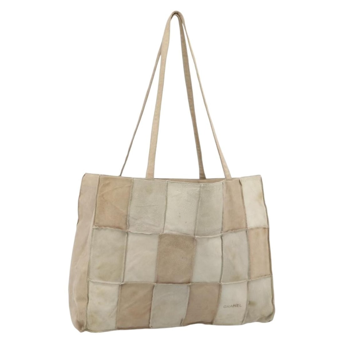Beige Suede Tote Bag CHANEL CC France: Beige Suede Tote Bag CHANEL CC France Authentic Chanel tote bag in beige suede with a spacious open design and shoulder-length handles. Made in France, this women's bag shows heavy use with visible sh