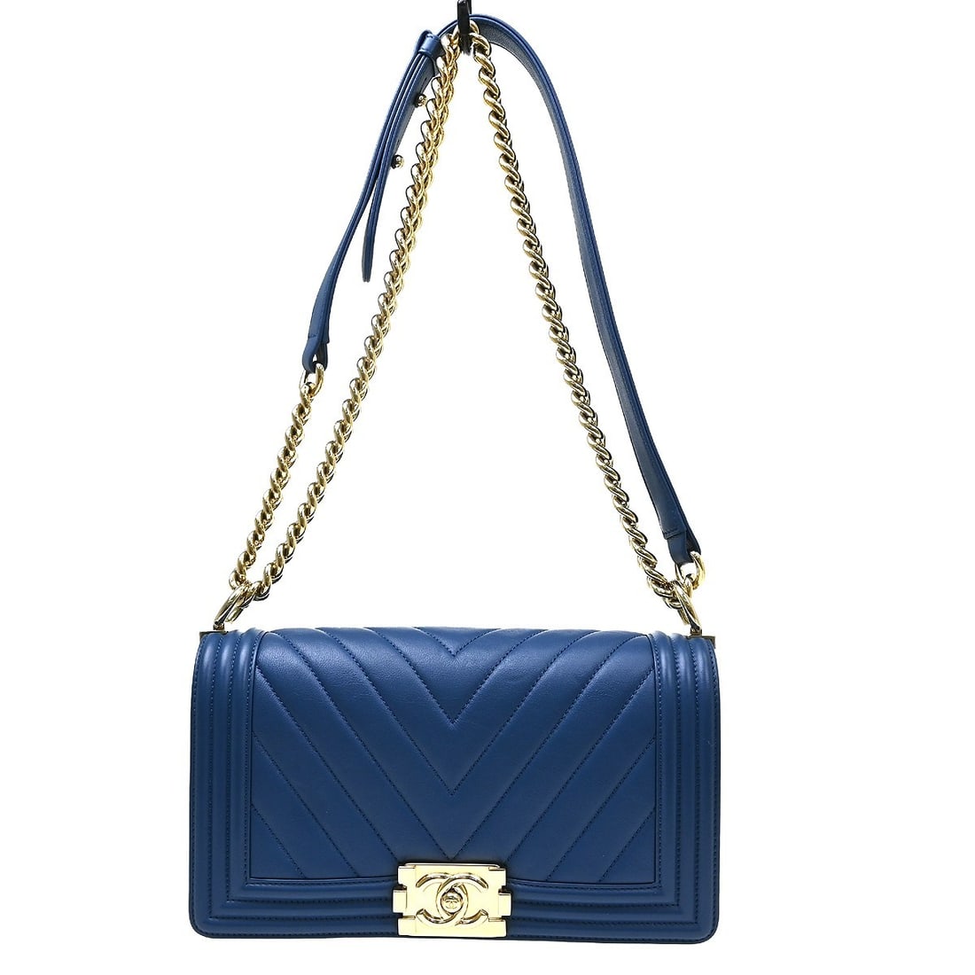 CHANEL Boy Medium Blue Lambskin Shoulder Bag Double Chain: CHANEL Boy Medium Blue Lambskin Shoulder Bag Double Chain Medium Boy Chanel shoulder bag in blue lambskin with chevron quilting and a double chain shoulder strap. The bag features a fabric lining and 
