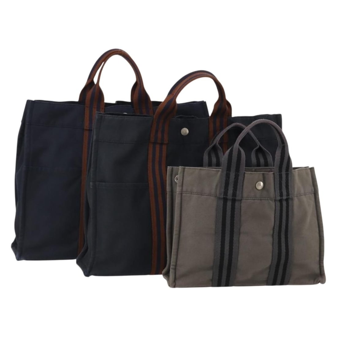 Set of 3 Hermes Fourre Tout Cotton Handbags Navy Gray: Set of 3 Hermes Fourre Tout Cotton Handbags Navy Gray Set of three Hermes Fourre Tout handbags in navy and gray cotton, made in France. This bundle includes only the items shown in the photo and does 