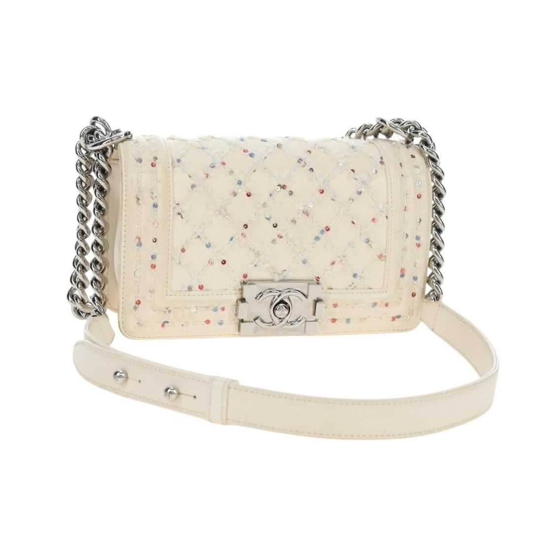 CHANEL Boy Chanel Matelasse Leather Shoulder Bag White Silver: CHANEL Boy Chanel Matelasse Leather Shoulder Bag White Silver White leather Boy Chanel shoulder bag with chain strap and silver-tone CC detailing. Made in Italy, this women's shoulder bag includes a g