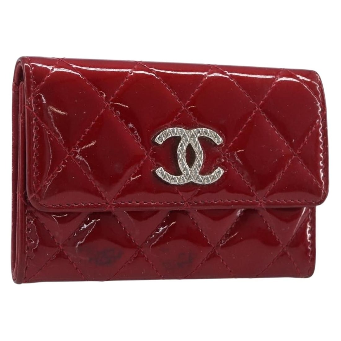 CELINE Matelasse Enamel Card Case Red Silver Italy: CELINE Matelasse Enamel Card Case Red Silver Italy This CELINE Matelasse card case is crafted in red enamel with silver-tone accents and made in Italy. Designed for women, it shows heavy signs of use,