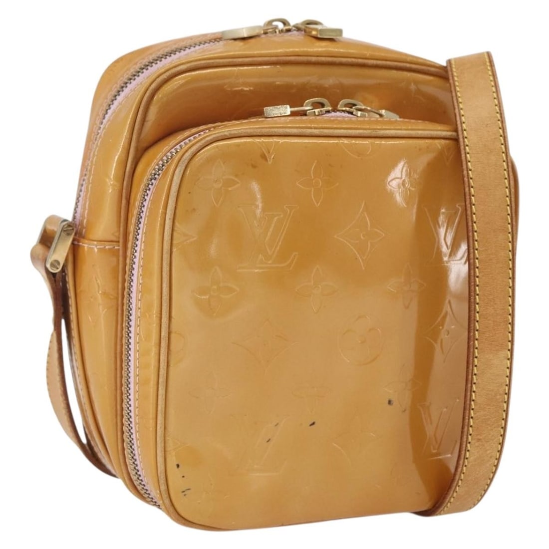 Louis Vuitton Wooster Shoulder Bag Monogram Vernis Marshmallow Pink M91037: Louis Vuitton Wooster Shoulder Bag Monogram Vernis Marshmallow Pink M91037 Louis Vuitton Wooster shoulder bag in Marshmallow Pink Monogram Vernis patent leather. Made in France, this women's bag featu