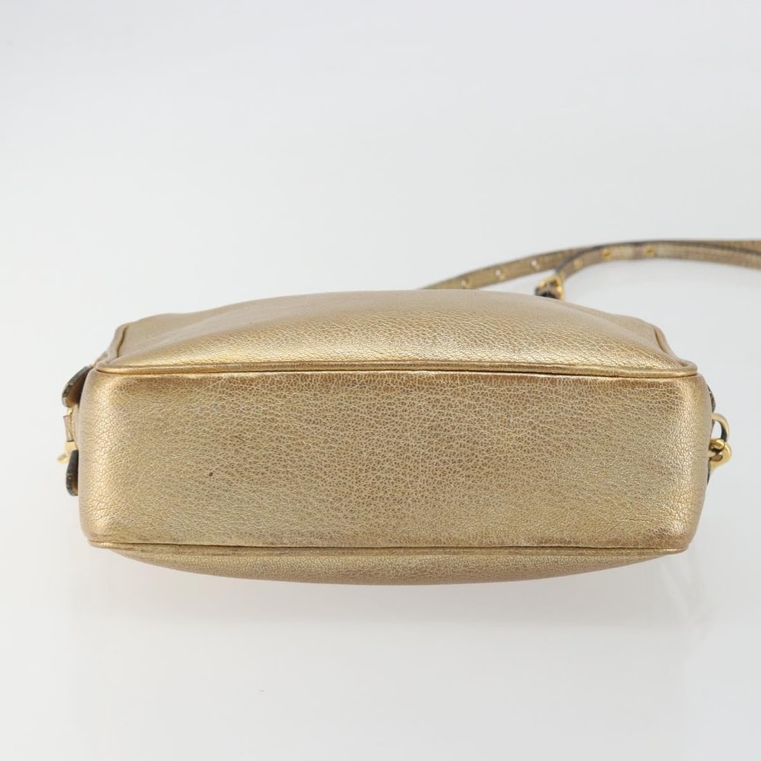 Miu Miu Gold Leather Womens Shoulder Bag Made in Italy: Miu Miu Gold Leather Womens Shoulder Bag Made in Italy Miu Miu women's shoulder bag in gold leather, made in Italy. This shoulder bag has been customized with repainting and shows heavy use throughout