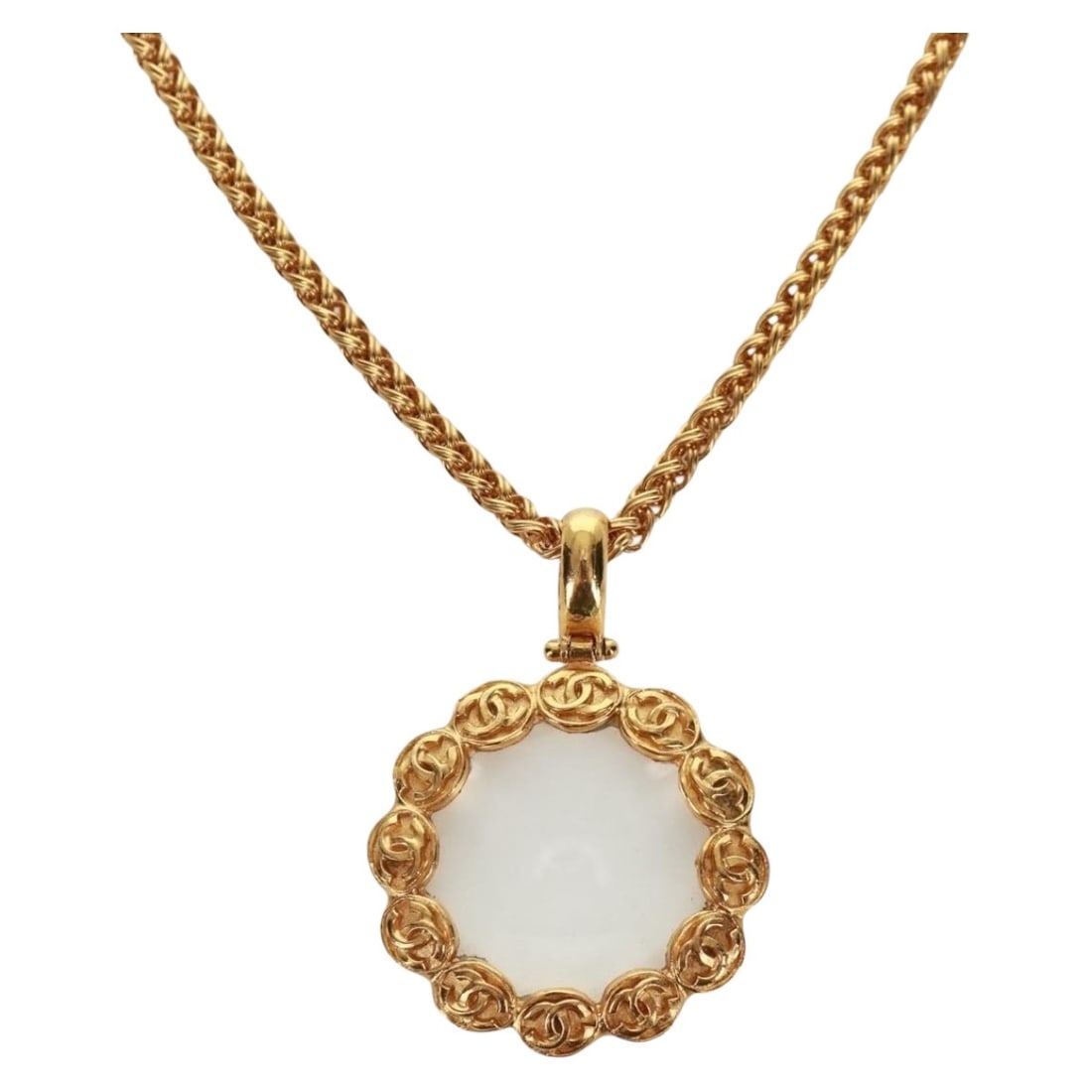 CHANEL CC Loupe Necklace Gold Tone Metal France 85cm: CHANEL CC Loupe Necklace Gold Tone Metal France 85cm This CHANEL necklace is crafted in gold-tone metal and made in France. It comes with a dust bag and item box. The piece is listed in AB very good c