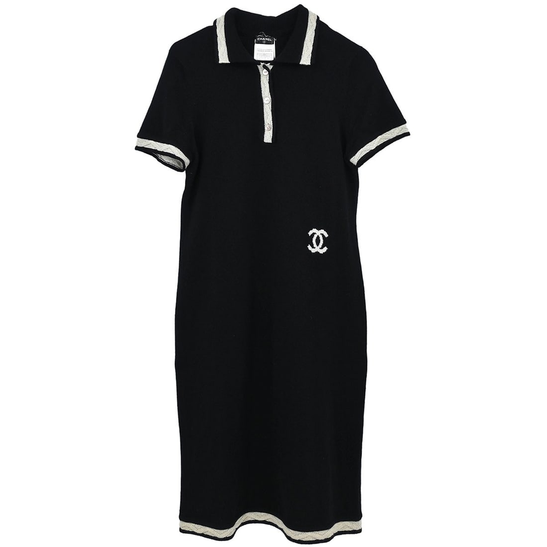 CHANEL 04A black cashmere long dress size 40 short sleeve: CHANEL 04A black cashmere long dress size 40 short sleeve Vintage Chanel long dress in black cashmere with short sleeves and logo accents. This women's regular-fit dress is marked size 40 and is descr