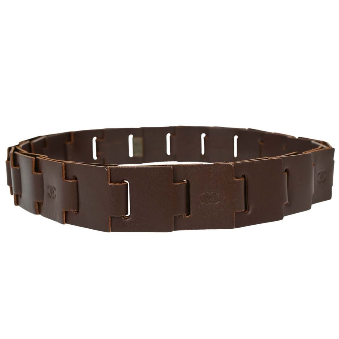 CHANEL Adjustable Brown Leather Women's Belt Small: CHANEL Adjustable Brown Leather Women's Belt Small Chanel women's basic belt in brown leather with an adjustable fit. Made in France, this piece offers a classic streamlined look and is presented in v
