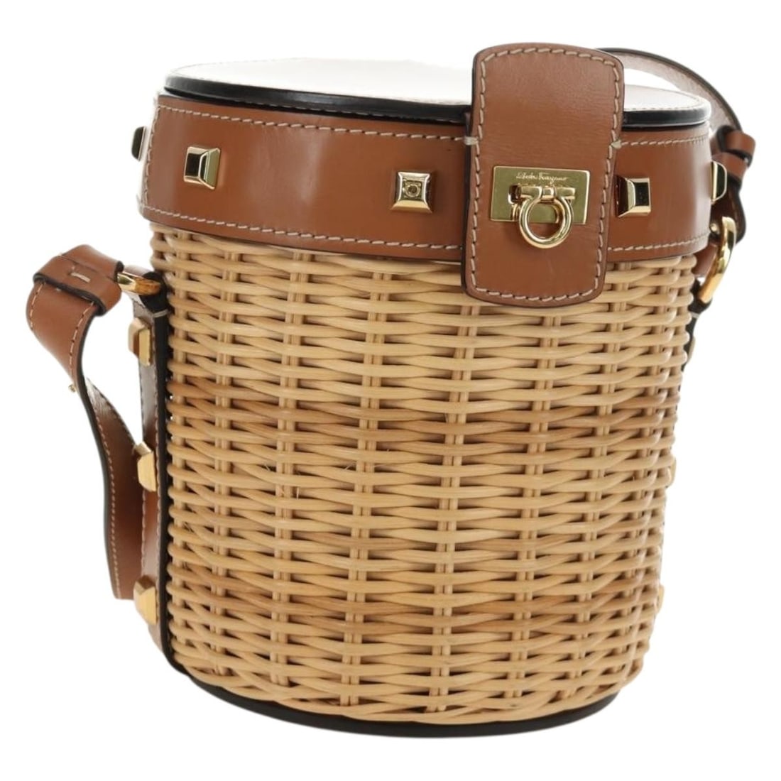 Salvatore Ferragamo Gancini Shoulder Bag Beige Gold Straw Raffia: Salvatore Ferragamo Gancini Shoulder Bag Beige Gold Straw Raffia Salvatore Ferragamo Gancini shoulder bag in beige and gold with a raffia design. Made in Italy, this women's bag includes a dust bag an