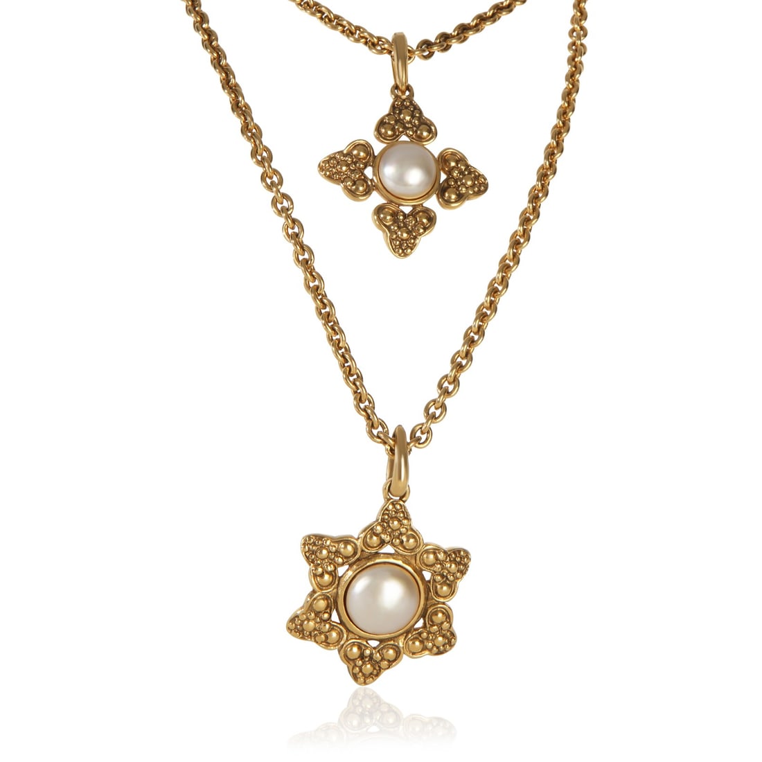 Chanel Vintage Faux Pearl Gold Plated Pendant Necklace: Chanel Vintage Faux Pearl Gold Plated Pendant Necklace Vintage Chanel pendant from the Faux Pearl collection with a gold-plated finish. Designed for women, this pre-owned piece features a spring ring 