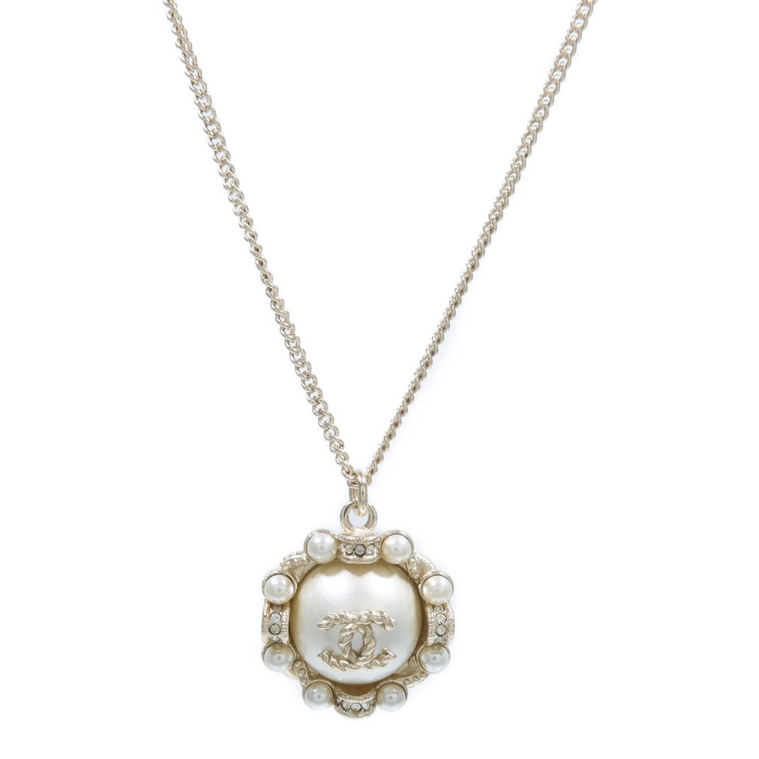 CHANEL CC White and Gold Tone PVC Metal Necklace: CHANEL CC White and Gold Tone PVC Metal Necklace Chanel CC necklace in white and gold-tone PVC and metal with a classic logo motif. Made in France, this women's necklace includes a storage box and is 