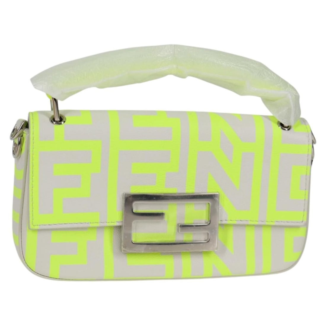 FENDI Marc Jacobs 2way Leather Bucket Phone Bag White: FENDI Marc Jacobs 2way Leather Bucket Phone Bag White Compact Fendi x Marc Jacobs collaboration bucket phone case bag crafted in white leather with a 2-way design. Made in Italy, this women's handbag 
