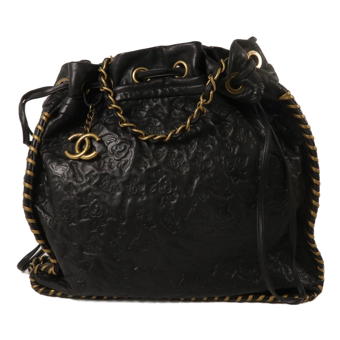 Chanel CC Black Calfskin Chain Shoulder Bag GHW: Chanel CC Black Calfskin Chain Shoulder Bag GHW A CHANEL CC chain shoulder bag in black calfskin leather with gold-tone hardware. It features an interior open pocket layout and an inside zip pocket. T