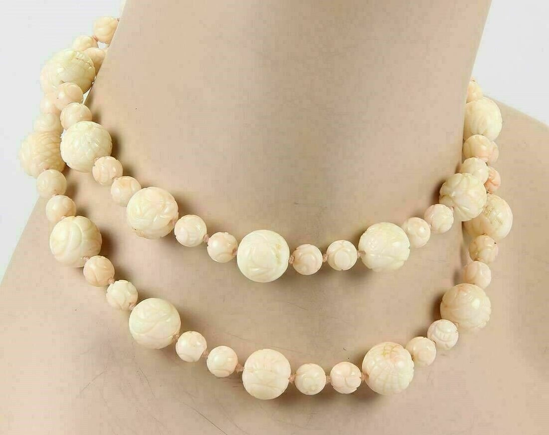 Vintage Angel Skin Coral Beaded Necklace 32.5in 14k Gold Clasp: Vintage Angel Skin Coral Beaded Necklace 32.5in 14k Gold Clasp Vintage angel skin coral graduated bead necklace with softly colored coral beads and a 14k yellow gold clasp. The long, graduated design 