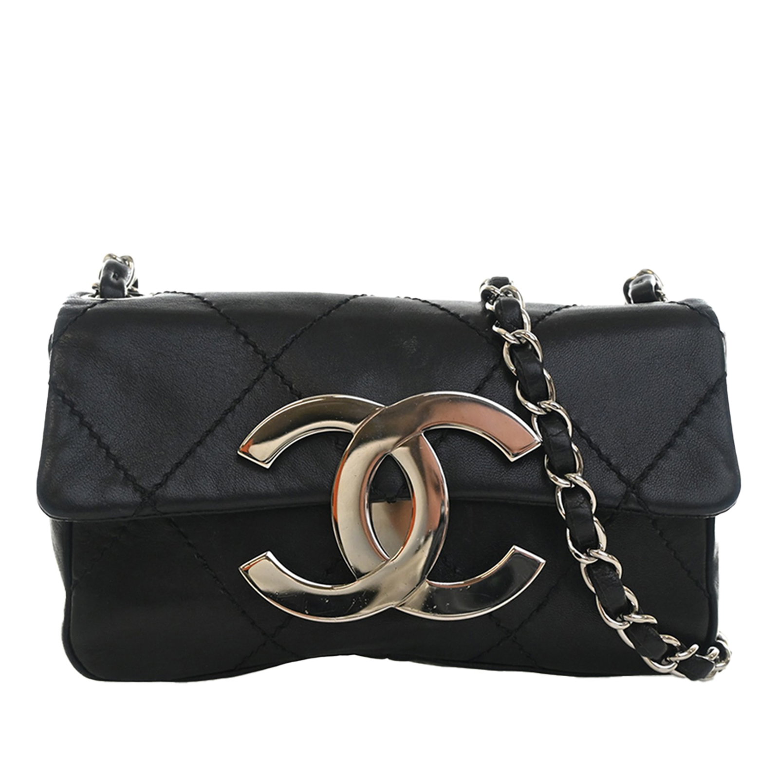 Chanel Oversized CC Flap Bag Black Calfskin Diamond Stitch: Chanel Oversized CC Flap Bag Black Calfskin Diamond Stitch Chanel Oversized CC Calfskin Diamond Stitch Flap bag in black leather with a leather-woven chain link strap, front flap clasp closure, and an
