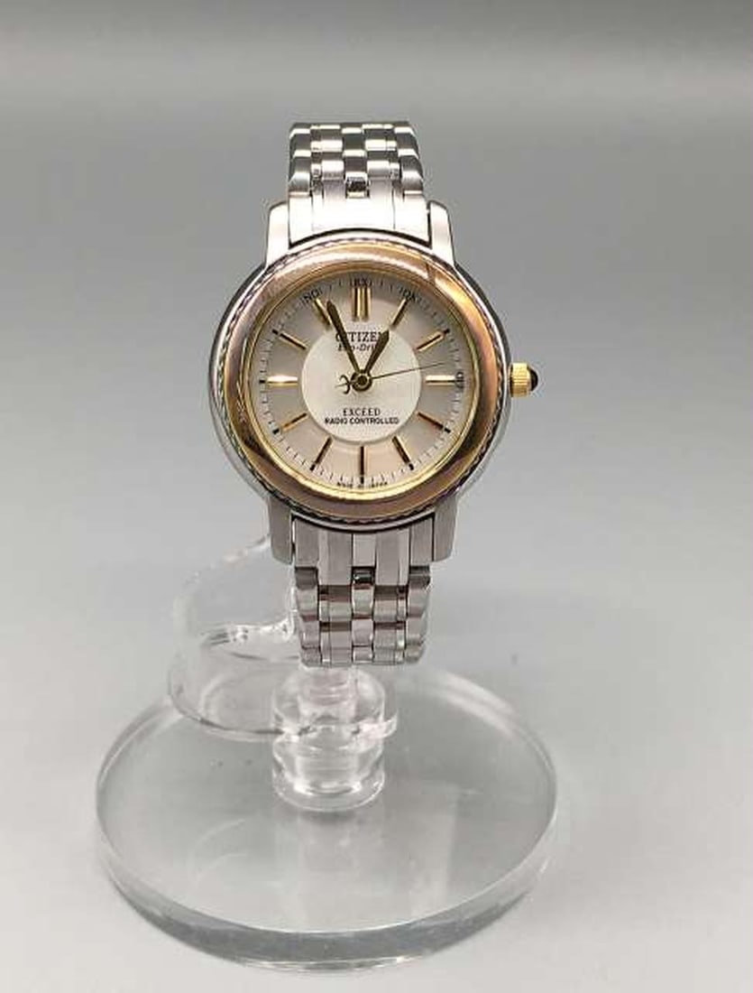 Citizen Exceed H331-T011462Y Womens Eco Drive Wristwatch: Citizen Exceed H331-T011462Y Womens Eco Drive Wristwatch CITIZEN Exceed Eco-Drive women's wristwatch with solar-powered movement. This Japan-made watch includes the original box, instruction manual, a