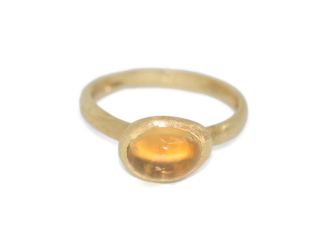 Marco Bicego Citrine Ring in 18K Yellow Gold Size 8: Marco Bicego Citrine Ring in 18K Yellow Gold Size 8 Marco Bicego ring crafted in 18k yellow gold and set with a citrine. This pre-owned piece is made in Italy and offers the brand's refined jewelry de