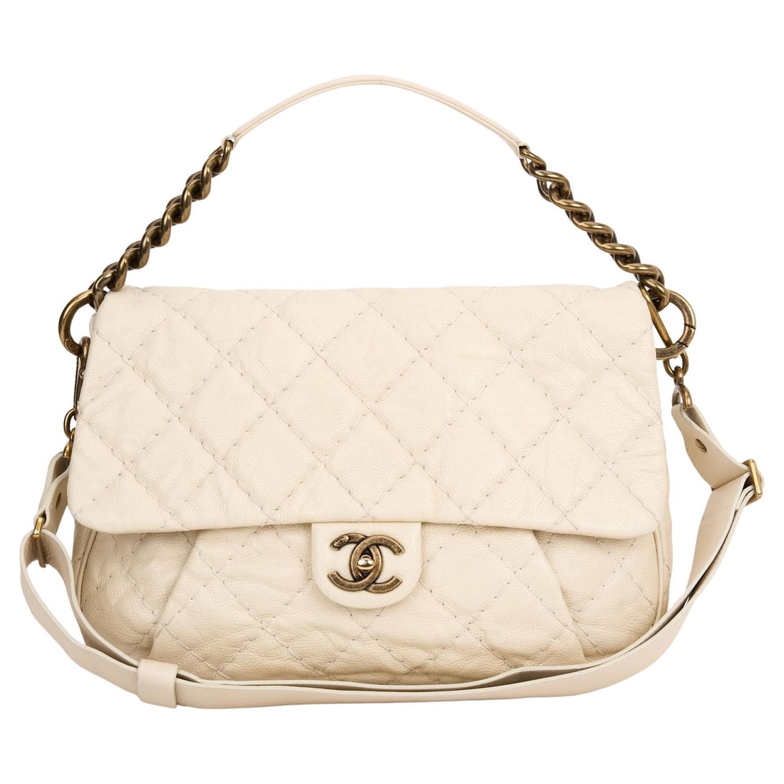 Chanel Coco Pleats Flap Messenger Bag in Caviar Leather: Chanel Coco Pleats Flap Messenger Bag in Caviar Leather The Chanel Coco Pleats Flap Messenger Bag is a sophisticated accessory crafted from diamond quilted caviar calfskin leather. This stylish bag fe