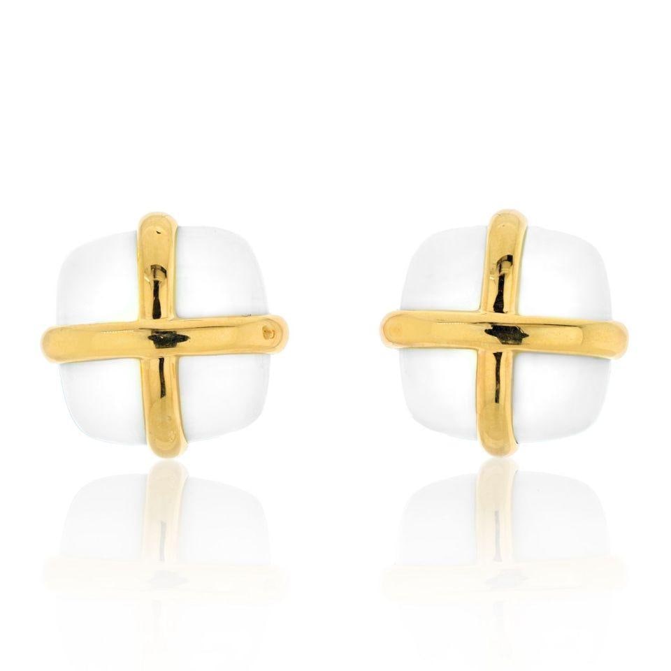David Webb White Jasper Clip Earrings in Platinum and 18K Gold: David Webb White Jasper Clip Earrings in Platinum and 18K Gold Elegant pre-owned David Webb clip earrings crafted in platinum and 18K yellow gold, featuring carved white jasper in squared cushion cabo
