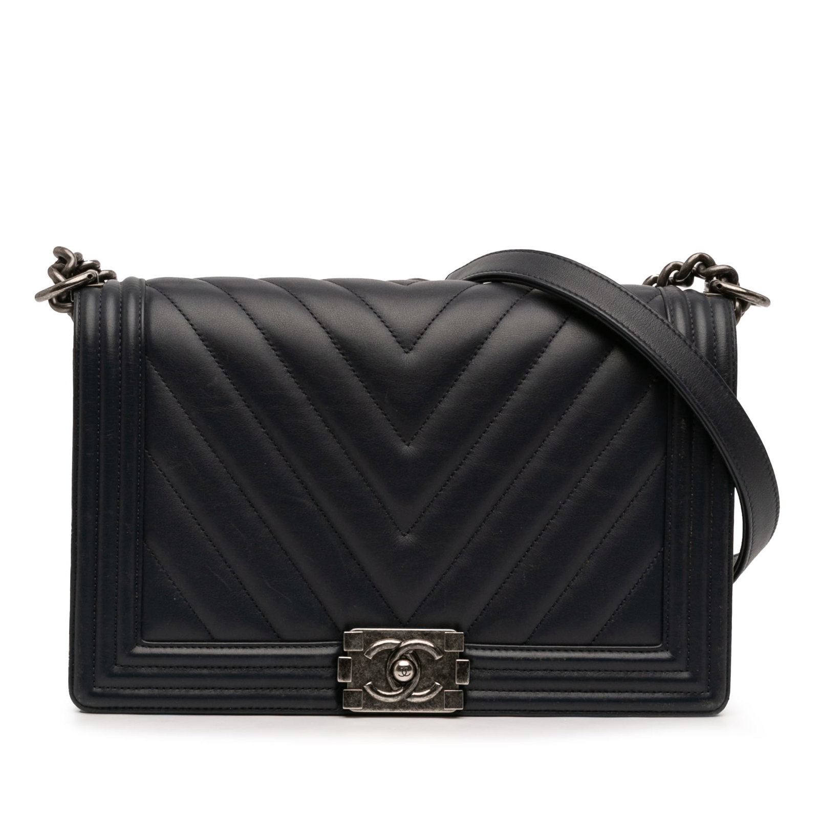 Chanel Boy Flap Medium Chevron Lambskin Shoulder Bag Black: Chanel Boy Flap Medium Chevron Lambskin Shoulder Bag Black This Chanel Medium Boy Flap bag is crafted in black chevron quilted lambskin leather with a chain and leather shoulder strap. It features a f