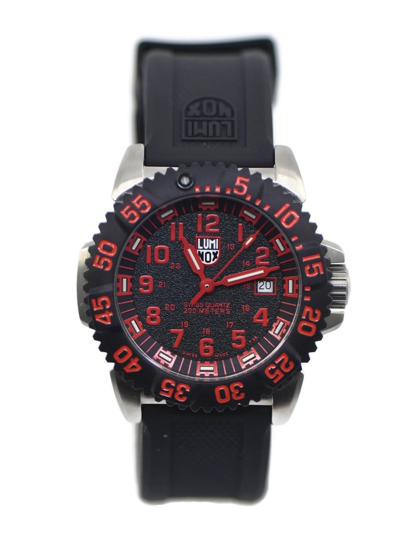 Luminox Navy SEAL 3465 men's stainless steel wristwatch with box papers: Luminox Navy SEAL 3465 men's stainless steel wristwatch with box papers Luminox Navy SEAL stainless steel wristwatch with an analog display and black rubber strap. This men's Swiss-made watch is a pre