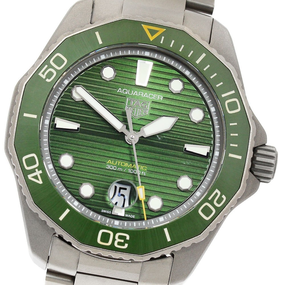 TAG Heuer Aquaracer Professional 300 Automatic Date Mens Titanium Watch: TAG Heuer Aquaracer Professional 300 Automatic Date Mens Titanium Watch TAG Heuer Aquaracer Professional 300 Date automatic wristwatch for men. This Swiss-made model features a green dial with a date 