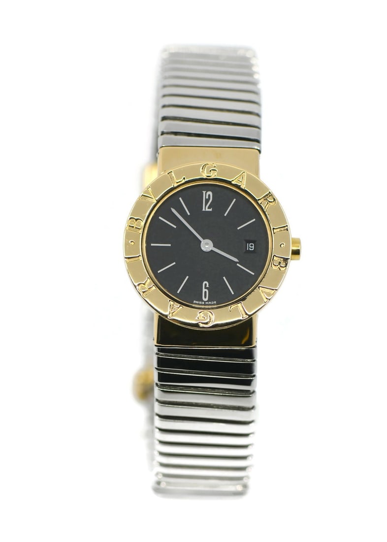 Bvlgari Bvlgari Tubogas BB26GSCD womens quartz wristwatch: Bvlgari Bvlgari Tubogas BB26GSCD womens quartz wristwatch Pre-owned Bvlgari Tubogas wristwatch with a quartz movement and analog display. This women's watch features a black dial, a stainless steel ca
