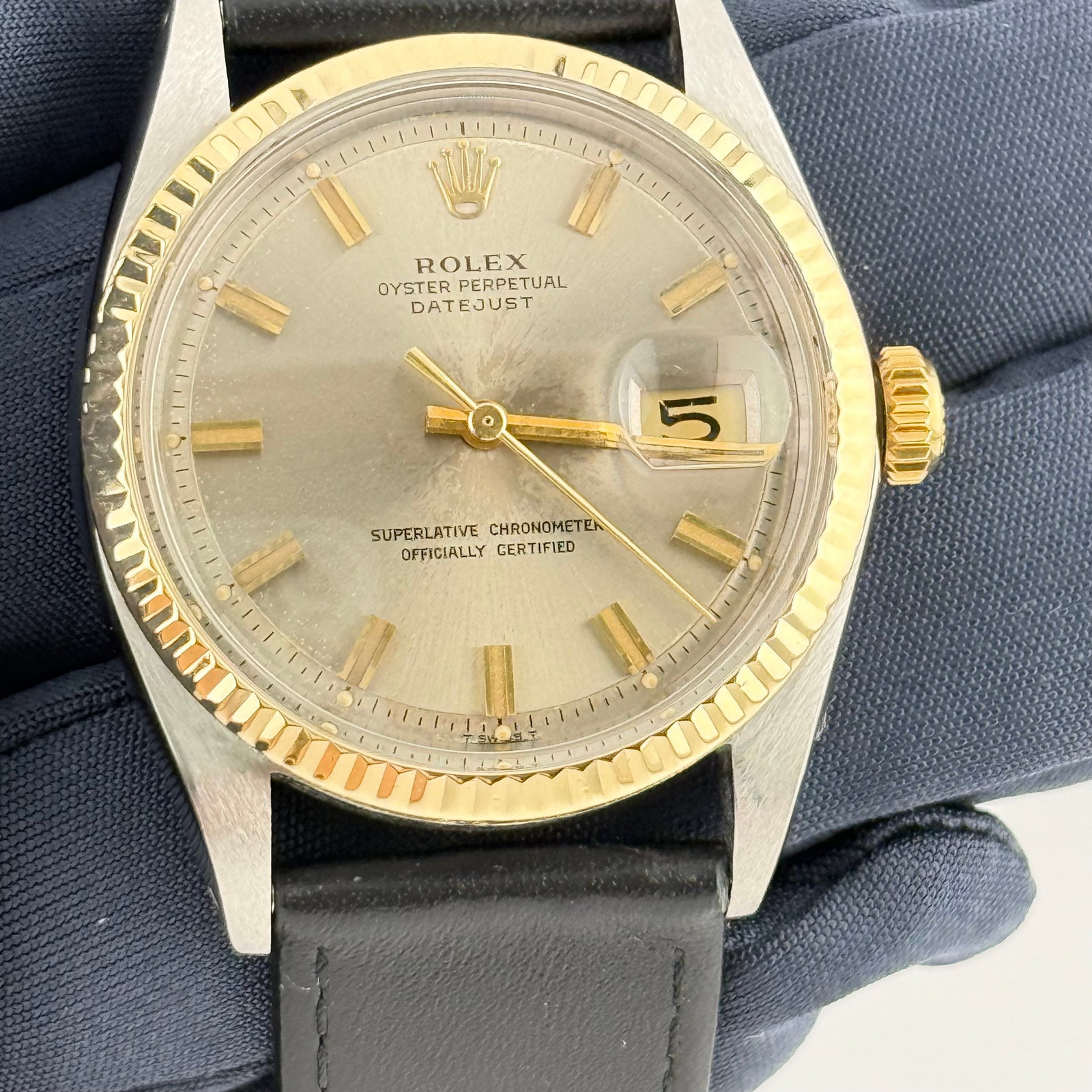 Rolex 1601 Datejust Mens Watch Grey Stick Dial Leather Band: Rolex 1601 Datejust Mens Watch Grey Stick Dial Leather Band Rolex Datejust reference 1601 with a grey stick dial, fluted yellow gold bezel, and generic leather band. This men's watch is identified as 