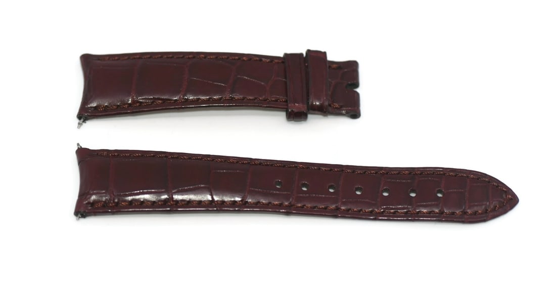 Audemars Piguet 19mm Brown Leather Watch Strap Authentic: Audemars Piguet 19mm Brown Leather Watch Strap Authentic Enhance your Audemars Piguet timepiece with this elegant brown leather strap. Designed specifically for wristwatches, this strap features a ban