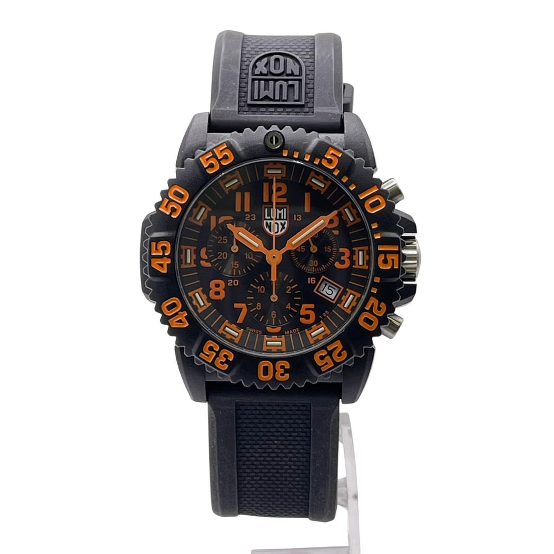 Luminox Navy Seal Colormark 44mm Quartz Dive Watch XS.3089: Luminox Navy Seal Colormark 44mm Quartz Dive Watch XS.3089 This Luminox Navy Seal Colormark Chrono watch features a striking 44mm round case with a sleek black dial, designed for both style and functi
