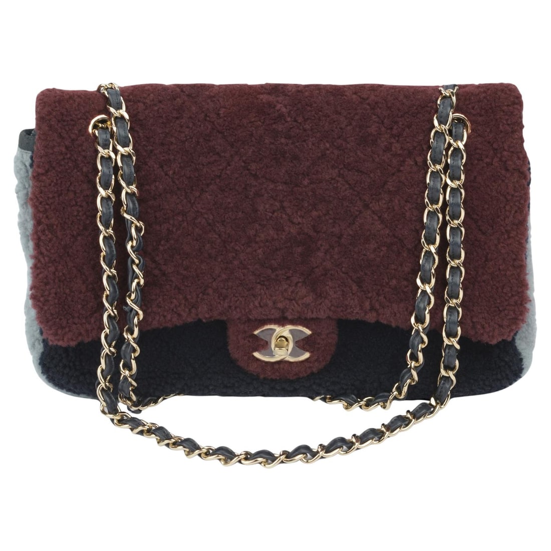 Chanel Jumbo Flap Tricolor Shearling Shoulder Bag 2020 Collection: Chanel Jumbo Flap Tricolor Shearling Shoulder Bag 2020 Collection This Chanel Tricolor Shearling Jumbo Flap bag is a stunning addition to any collection. Crafted from a luxurious quilted shearling, th
