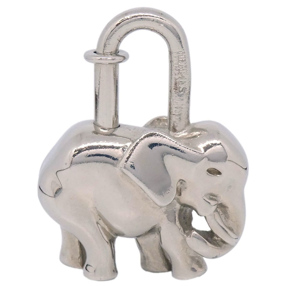 Hermes Elephant Cadena Lock Charm Silver Plated 1988: Hermes Elephant Cadena Lock Charm Silver Plated 1988 Vintage Hermes elephant motif cadena lock bag charm in silver plated metal. This unisex charm is made in France and comes with its box. It remains 