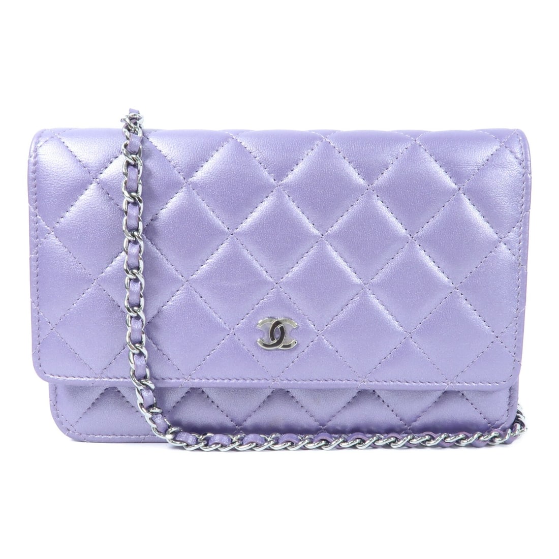 CHANEL AP0250 WOC Shoulder Bag Purple Lambskin CC SHW: CHANEL AP0250 WOC Shoulder Bag Purple Lambskin CC SHW CHANEL Wallet on Chain shoulder bag in purple lambskin (sheep leather), model AP0250. This women's bag is presented in very good AB condition and 