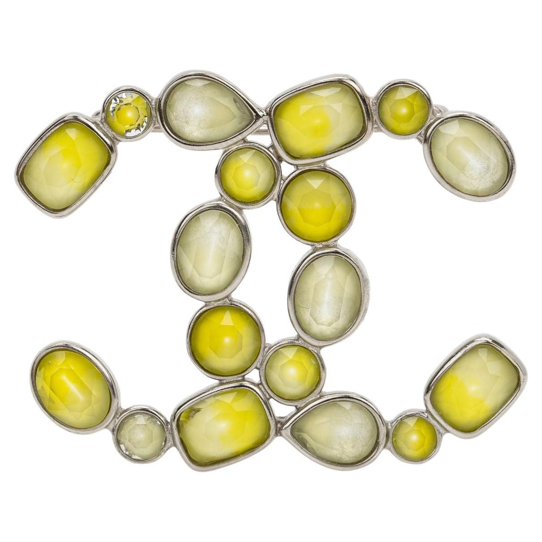 Chanel CC Logo Pin Yellow Gripoix 2010 Italy: Chanel CC Logo Pin Yellow Gripoix 2010 Italy This exquisite Chanel pin features a stunning yellow gripoix design in the iconic CC logo shape. Crafted from base metal, this piece is made in Italy and h