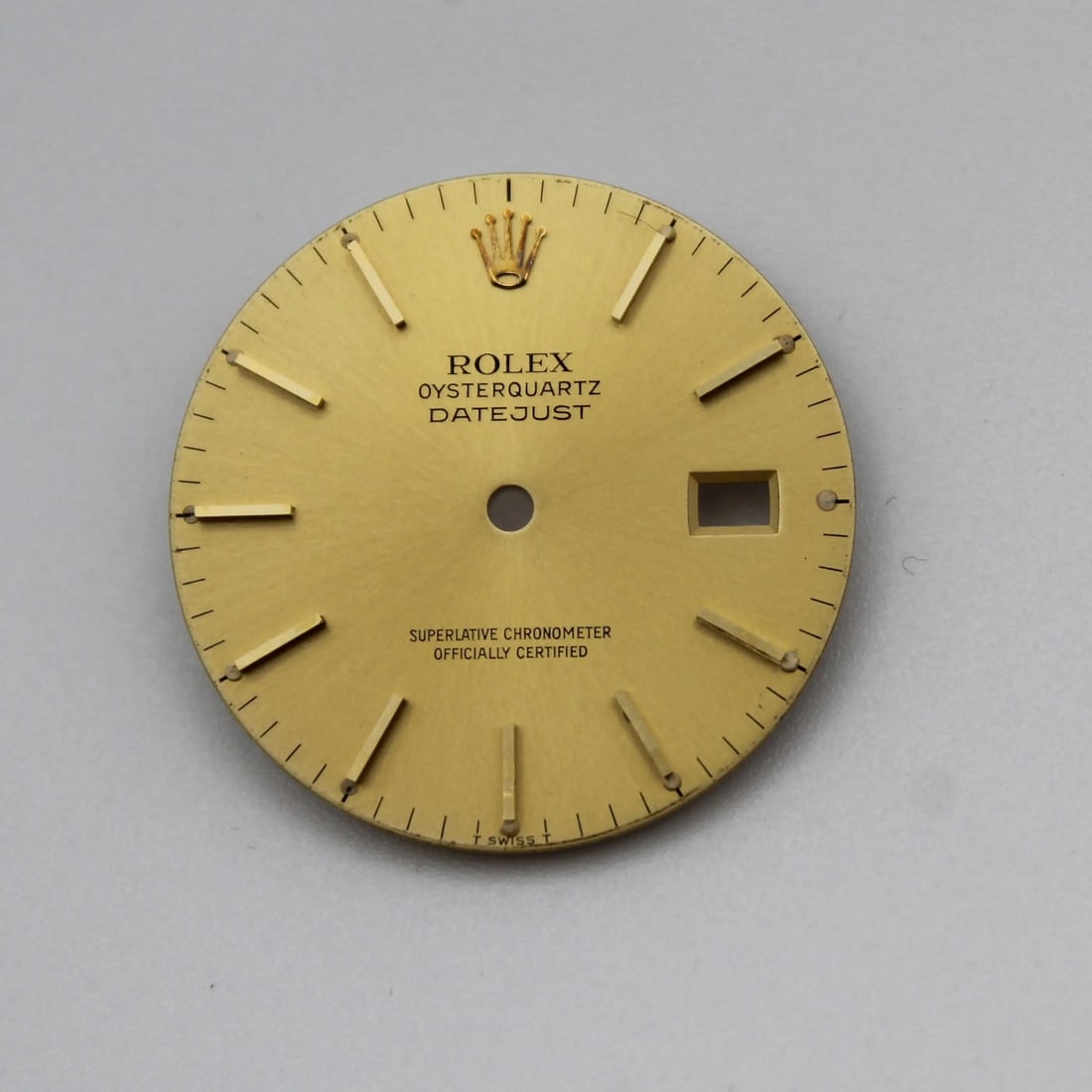 Rolex Datejust Oysterquartz 36MM Champagne T Swiss T Dial 17013: Rolex Datejust Oysterquartz 36MM Champagne T Swiss T Dial 17013 Enhance your Rolex collection with this pre-owned Rolex Datejust Oysterquartz dial. This luxurious 36MM champagne dial features stick ma