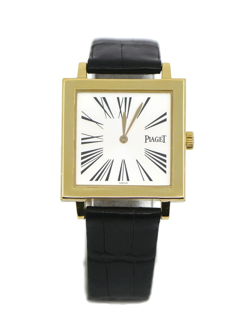 Piaget Altiplano mens quartz wristwatch in 18K yellow gold Ref 50930: Piaget Altiplano mens quartz wristwatch in 18K yellow gold Ref 50930 Pre-owned Piaget Altiplano men's wristwatch with a quartz movement and analog display. This luxury watch features a polished 18K ye