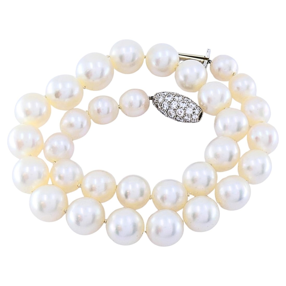 Van Cleef & Arpels South Sea Pearl Necklace with Platinum Diamond Clasp: Van Cleef & Arpels South Sea Pearl Necklace with Platinum Diamond Clasp Vintage Van Cleef & Arpels New York graduated pearl necklace with a single strand of South Sea pearls and an oval pave diamond c